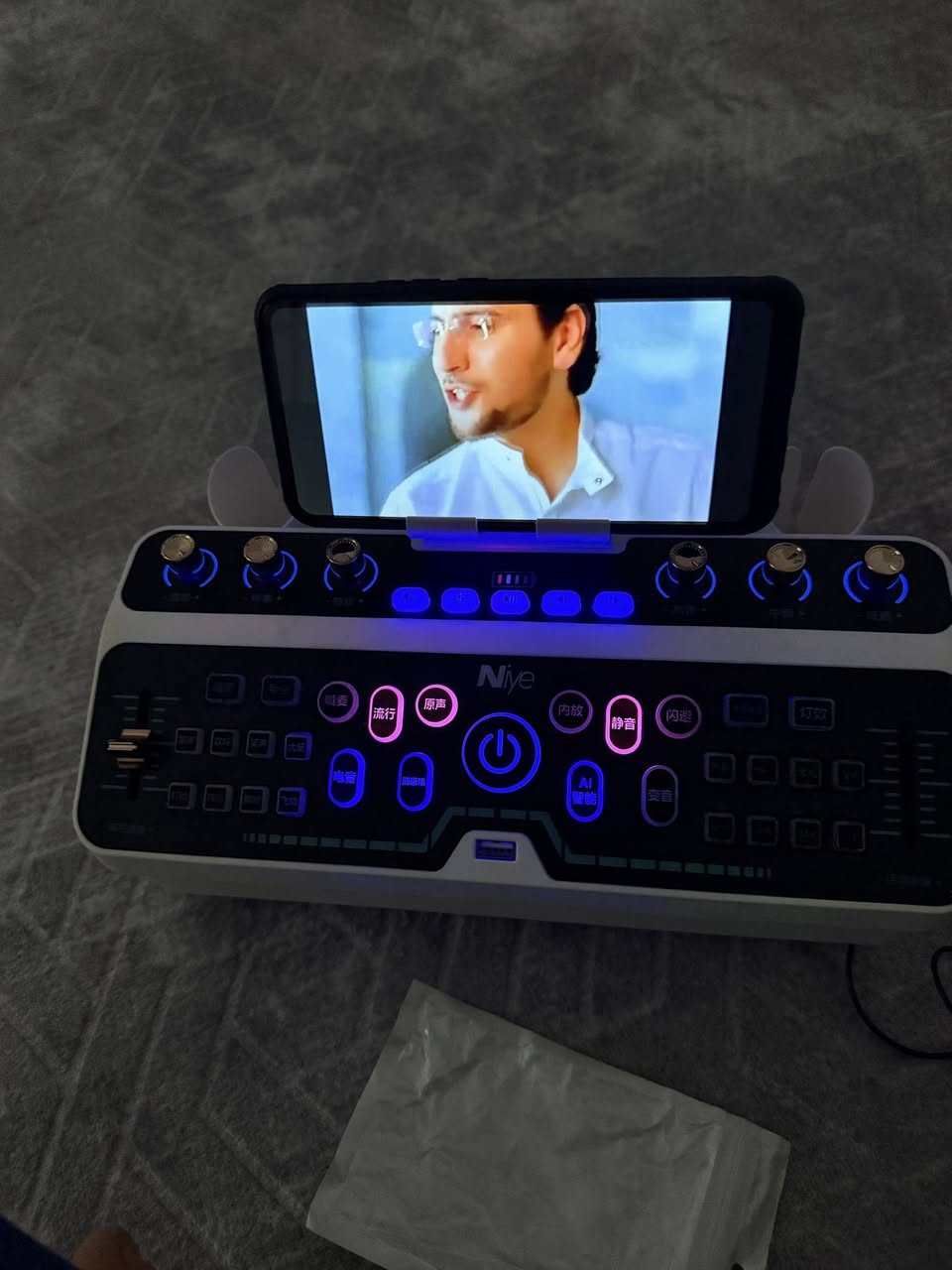 سماعة  بلوثوث صوت عالي. ميكسر تغرصوت


**إذا كنت صاحب هذا الإعلان وتريد حذفه لأي سبب، رجاءا أرسل رسالة إلى الدعم الفني**