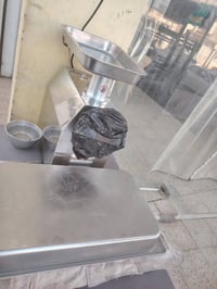عندي مطعم لبيع كامل من غراض عارضه لحم عارضه كباب عارضه برغر عارضه فلاف...