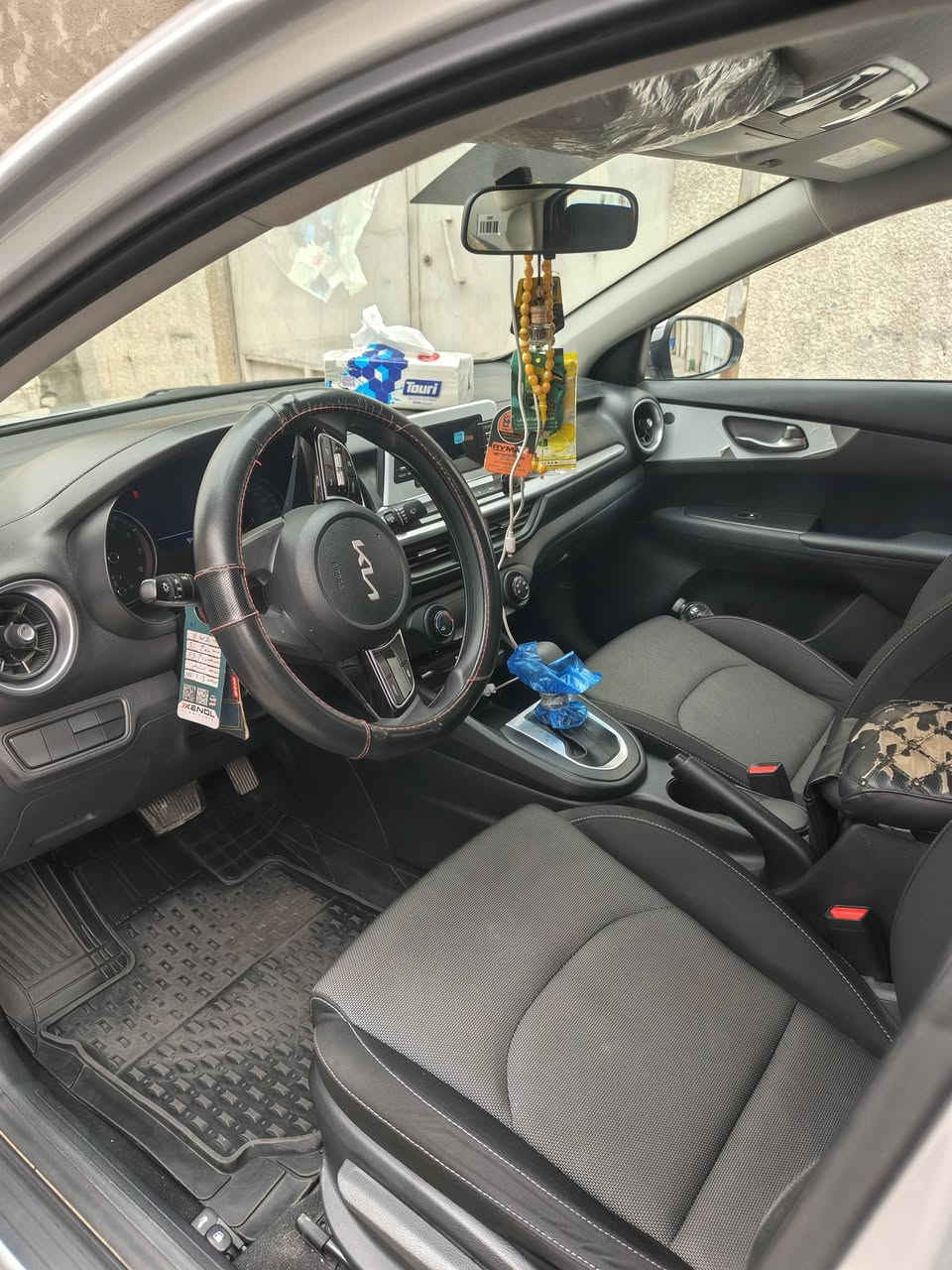 سلام عليكم كيا سيراتو موديل 2023 خليجي بدون مواصفات محرك 1600سياره جديده ما ماشيه بيها بلدعاميات طخات خفيفه واضحه بلصور السعر 160 وبيها مجال العنوان بغداد الثعالبه رقم التلفون *********** مكلف بألنشر
