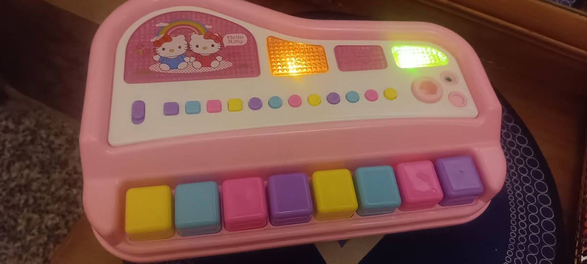 بيانو لولي كاتي اخت الجديده أخذته ب١٥ أريده ب٧
ساعه ومنبه وتيبلام ميكي أخذته ب٣٠ الساعه تشتغل كهرباء وباتري فقط التيبلام قطع بالواير وايصير أريده ب١٢


**إذا كنت صاحب هذا الإعلان وتريد حذفه لأي سبب، رجاءا أرسل رسالة إلى الدعم الفني**