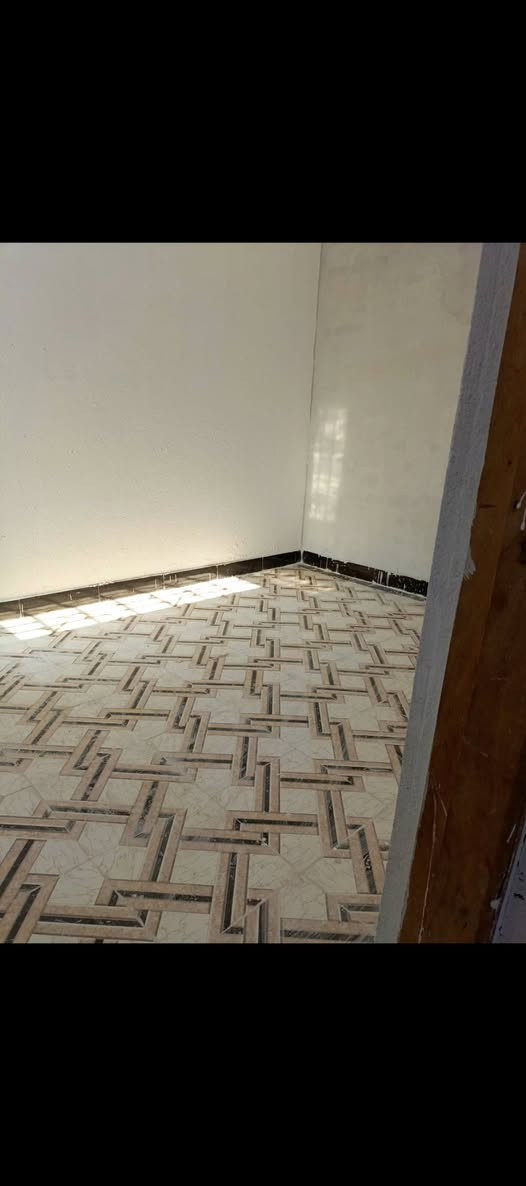 يالله بيت للبيع عنون ميسان مغربه قرب مدرسه الغزلي يتكون ثلاث غرف نوم صاله وديونيه ومطبخ ومنور وصحيات خارجيه ودخليه  طابو صرف مسح 130 لاتصال ***********
