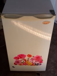 ثلاجة صغيرة • ٦ قدم • نجف شارع المدينة