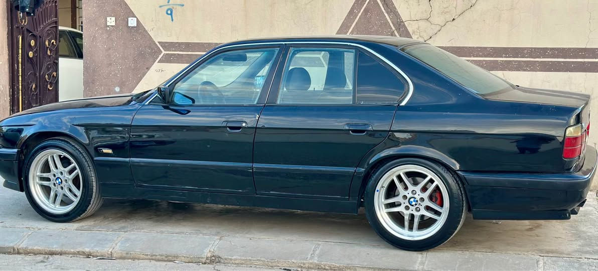 موديل ٩١ مةكينة ٥٢٠ گير عادي رةشي قةتران سلايد جام كارةبا ABS پاوةر قفل مةركةزي سةنةوي رةقةم تازةية پيشو دواي تازة داگيراوة جوار تايةي لوكي M لةسةرة بةناوي خومانةوةية 240 هةزار غةرامةي تياية دواي معمالة بوت ئةگةرنمةوة 
شوين چةمچةمال 
نرخ ٤٧ مةجاليكي كةم. 

ژم ***********
*********** السليمانية, العراق
