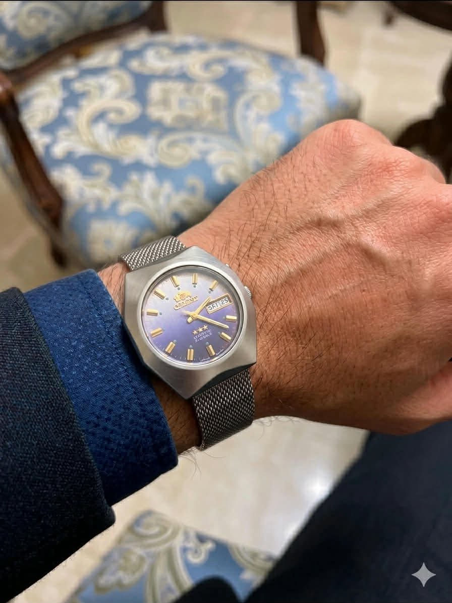 للبيع ساعة Orient Automatic (ثلاث نجوم) كلاسيكية أصلية من الزمن الجميل.
الموديل: Orient Automatic (3 نجوم - 21 جوهرة).
 المميزات: مينا بنفسجي (حبر) مميز جداً يتغير مع الإضاءة، مع نافذة لعرض اليوم والتاريخ.
 السوار: سير حصيري (Mesh Strap) مريح وأنيق.
 الصناعة: ياباني أصلي 100% (تعمل بحركة المعصم).


**إذا كنت صاحب هذا الإعلان وتريد حذفه لأي سبب، رجاءا أرسل رسالة إلى الدعم الفني**