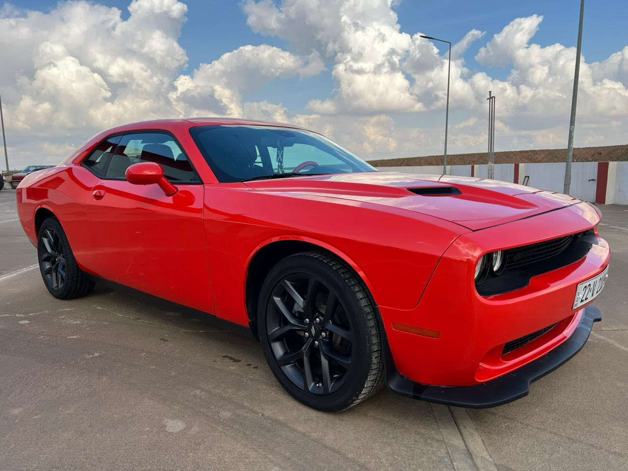 سلام عليكم
Dodge chlanger 2023 sxt 
لون مميز برتقالي
مواصفات معروف 
سيارة بيها ربع بنيد صبغ مكانين pdr 
سيارة جديد مابي مصرف 
ماشي ٣٢ الف 
رقم شاصي 2C3CDZAG6PH554137
مكان اربيل 
سعر ٢١٥ مجال 
رقم الهاتف *********** 
واتساب موجود
