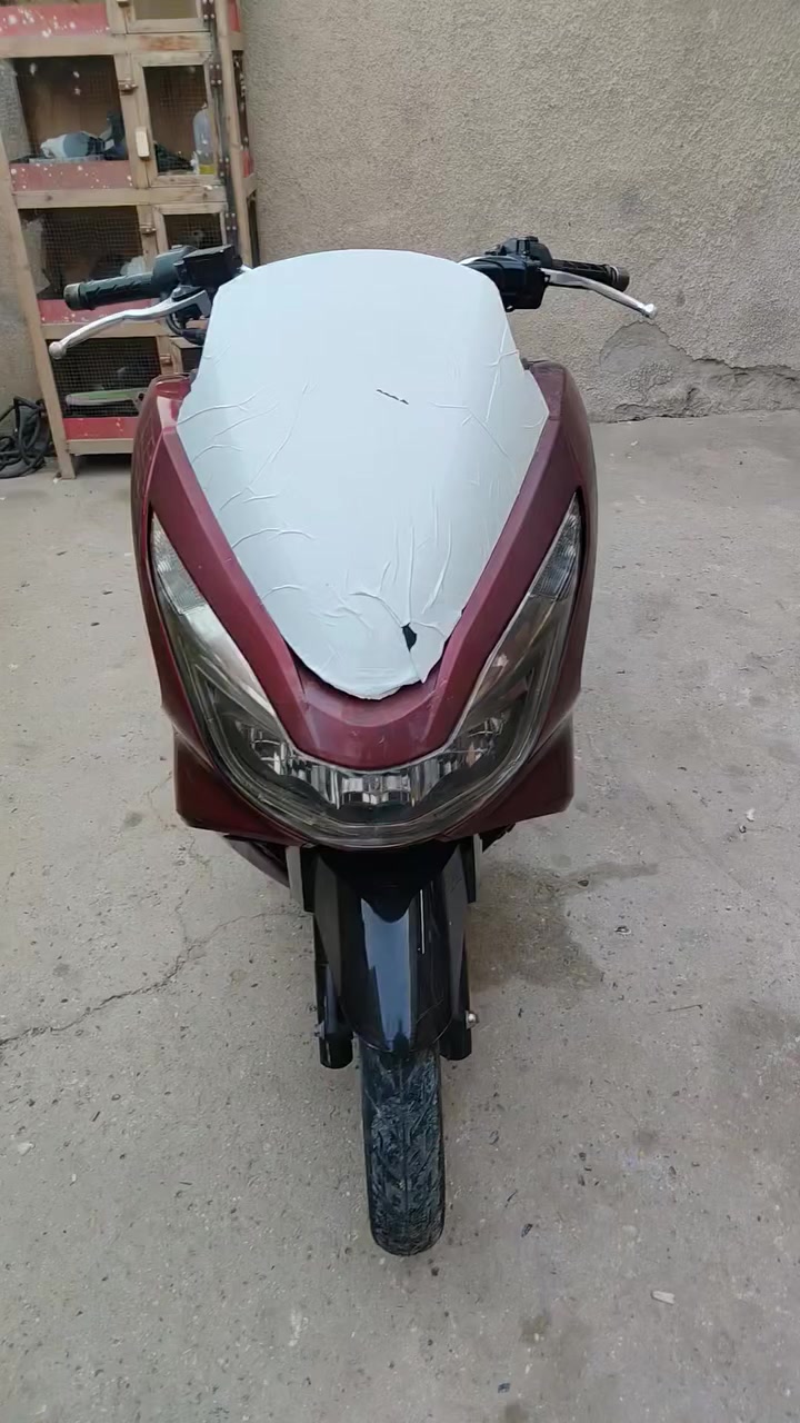 السلام عليكم دراجه بي سي اكس جيل ثاني دراجه سابقن مكفوله بس هسه مكينه كايمه يعني مكينه مااكفله لين  هاذه 
صوت كدامك ماعرف بلكلجات بلمكينه ماعرف وكشر دراجه كدام عينك قبق كلجات موجود نكطع عندي قايش وشلته ماشديته بعد تجي تخذه من باب البيت دراجه تشتغل ومابيه شي مكاني بغداد الشعب سعره 1250 وبيه مجال وماكو هيج سعر هاذه رقمي ***********
