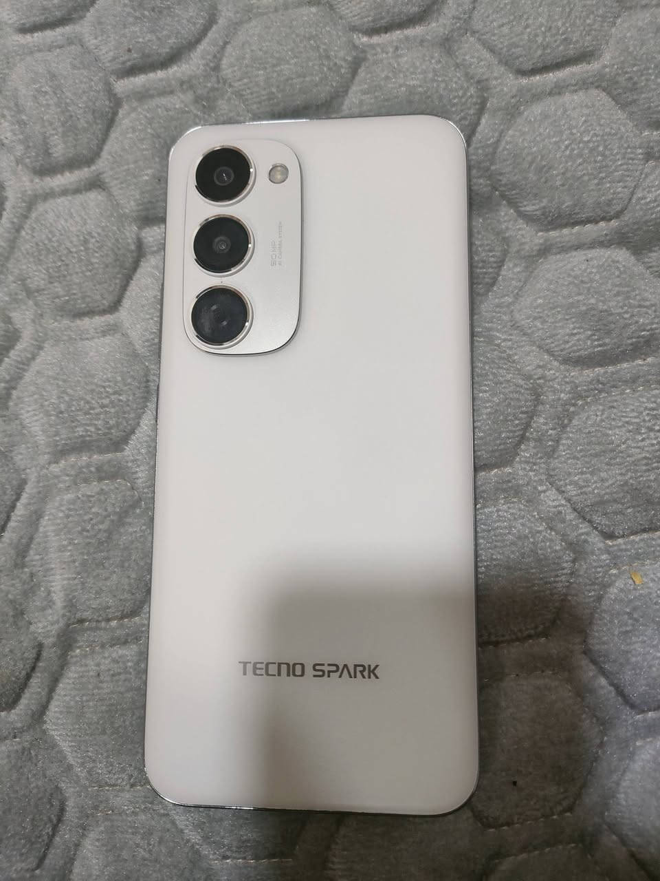 سلام عليكم....                                    تكنو سبارك 40 برو بلس جديد بل كارتو استخدام قليل ذكره 256... رام 16     شاحنه لاسلكي شاشه 144 هرتز.. السعر 220 بيه مجال حاك الجايه


**إذا كنت صاحب هذا الإعلان وتريد حذفه لأي سبب، رجاءا أرسل رسالة إلى الدعم الفني**