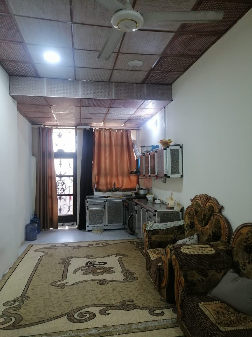 سلام عليكم بيت للبيع مساحته 100متر طابو زراعي سند 25تحويل بسم المشتري البيت نظيف ومرتب يتكون من صاله ومطبخ وكلدور وغرف نوم طابق واحد العنوان حله شارع 80خلف بانزين خانه مال اضواء بابل ابسعر امناسب وبيع مستعجل السعر 50وبي مجال قليل ولاستفسار اكثر او مراجعت مكتب بهاء الجشعمي العنوان المكتب شارع ميه قرب جسر المشاه 

***********
