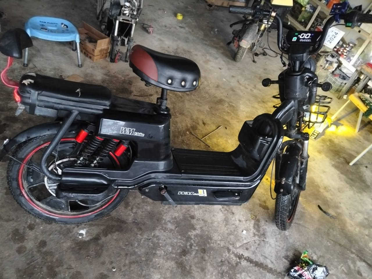 السلام عليكم دراجه شحن للبيع موديل 2025 سرعتها 99 بطاريات حجم 25 عدد البطاريات 5 تايرات جوبلس دبل إشارة باسكل كامل مواصفات العنوان ديالى بعقوبة تحرير قرب جامع التوبة الشراي يراسلني أو يتصل على رقم الواتس اب *********** السعر 300 وبي مجال الشراي
