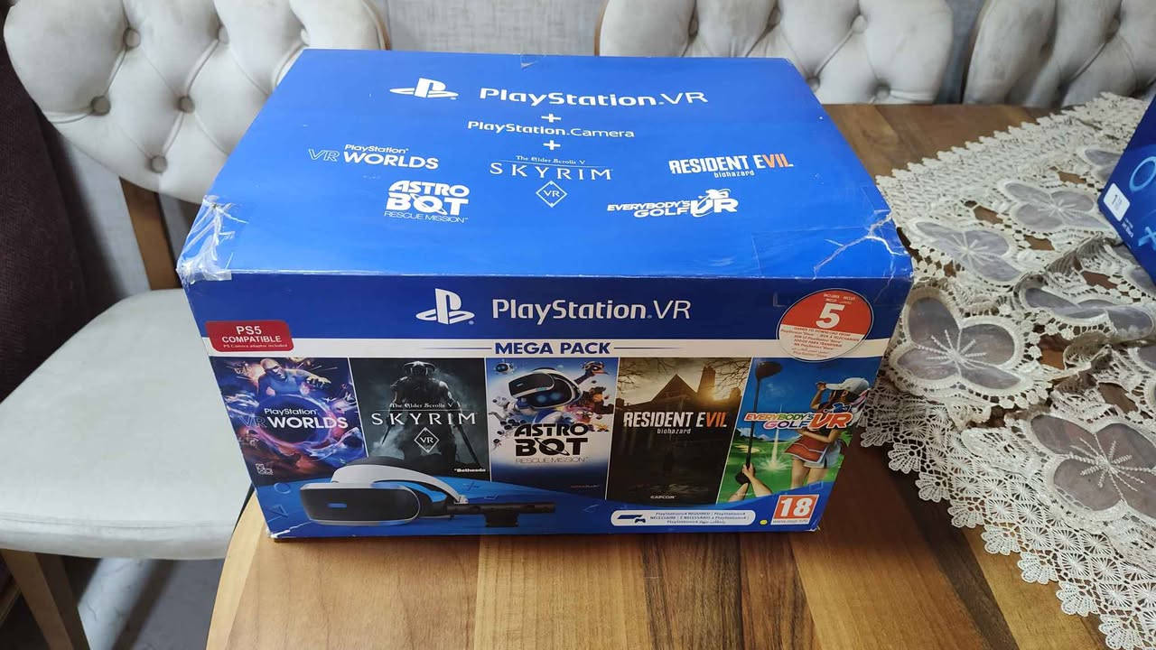 جهاز ps4 pro مهكر نظيف جدا مع ملحقات اصليه
ريجن2 (اوربي) مع الكارتونه الذاكره 2T ثنين تيرا
مخزن بي اكثر من 150 لعبة قوية مع العاب VR
الجهاز ما مفتوح بي برغي ولا داخل صيانه
الملحقات:
اربع جوستكات اصلية
نظارة VR النسخة الاحدث تشتغل على ps4 و ps5
مع جميع ملحقاتها والكارتونه مع جوستكات VR 
قاعدة للجهاز و VR تشحن جوستكات الجهاز و جوستكات VR
قاعدة شحن اضافية
السعر مليون غير قابل للتفاوض
مكاني بغداد للتواصل *********** وتساب بغداد, العراق
