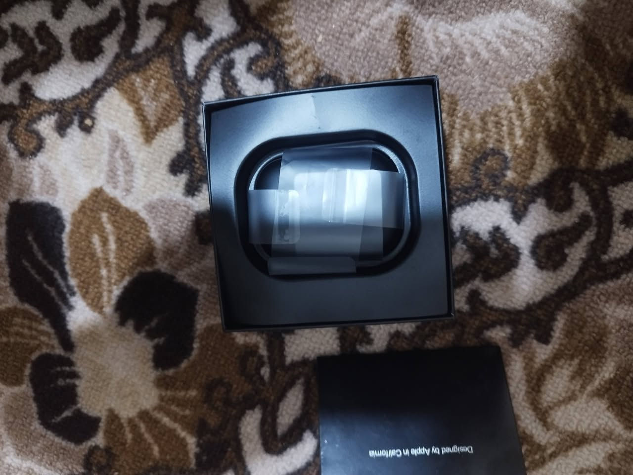 ايربود اصلي USAامريكي والله العظيم اصليه ظمان سنة كاملة استبدال سماعة ايربود برو( الامريكي ام العلم) تبحث  عن الاناقة و الجمال والجودة العالية و العزل ام جرسس

تشتكي من. الشحن فطلبك عندي افضل شحن
تشتكي من المكالمات فطلبك عندي 
شرط الفحص قبل الدفع 

✅سماعه ابل ايربود برو  
                 المواصفات نار 

**صوت ستيريو مجسم عالي الجوده
**خاصية GPS(للعثور على السماعه في حال فقدانها)
**شحن لاسلكي 
 ** مدة التشغيل  من 5 ساعات الى 7 
**خاصية تغير الاسم Rename 
**تعمل باللمس لرد المكالمات والتحكم بالاغاني 
**شحن سريع عن طريق كيبل ايفون = تايبسي
**تفتح نافذت تشغيل للايفون عند فتح الغطاء(pop up)
**ختومات +باركودات  
**متوافقه مع جميع الأجهزة 
**مختمه جميع الختومات على السماعه و الكارتون
**مقاومه للماء و الغبار و المطر


**إذا كنت صاحب هذا الإعلان وتريد حذفه لأي سبب، رجاءا أرسل رسالة إلى الدعم الفني**