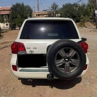 لاندكروزر • ٢٠١٤ • فضي بلا لوحات