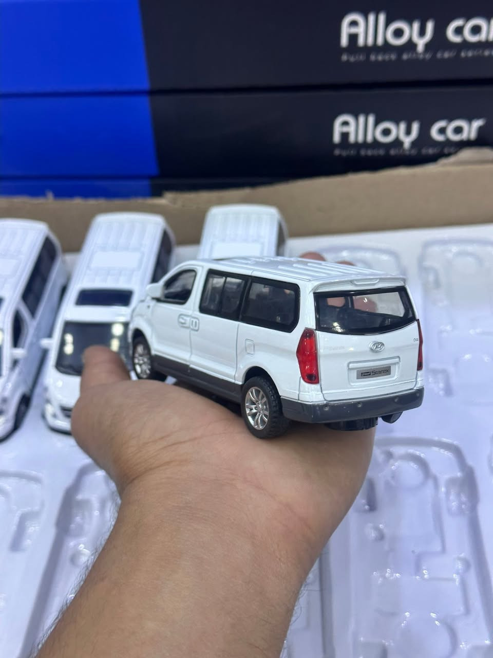 السلام عليكم
🚐 نموذج هيونداي ستاركس حديد بالكامل

✨ حجم ١٥ سم تقريباً
🔊 صوت + ضوء
🚪 أبواب قابلة للفتح
🛠️ تصميم واقعي وجودة ممتازة

💰 سعر المفرد: ١٠,٠٠٠ دينار عراقي

📦 سعر الجملة: الدرزن (١٢ قطعة) ٧٠,٠٠٠ دينار عراقي

📩 للطلب: أرسل صورة المنتج مع الاسم، العنوان، ورقم الهاتف.

🚚 شحن إلى جميع المحافظات

للحجز تواصل واتساب : ***********
