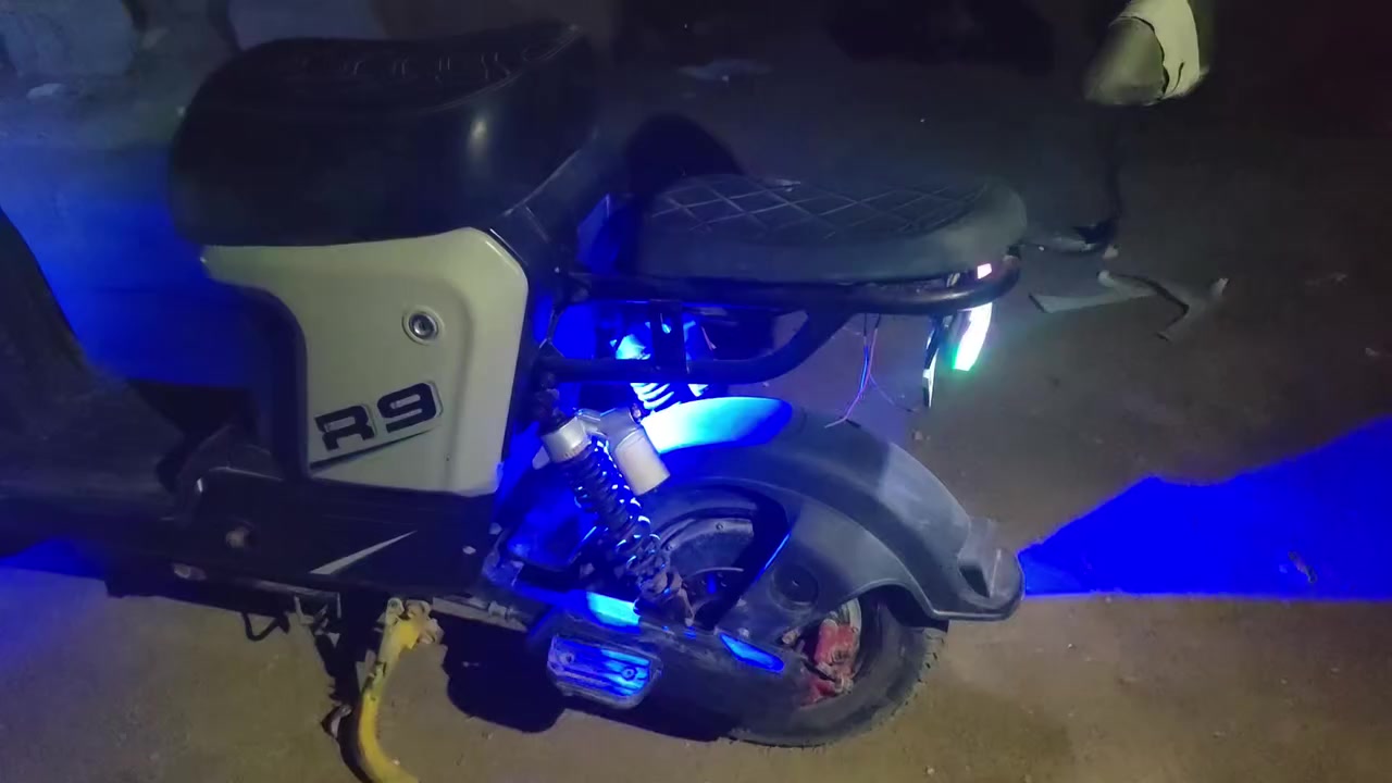 سعر 260 بطاريتها منتفخه قليل بس تمشيك مسافه حلوه مكاني بصره جزيرة


**إذا كنت صاحب هذا الإعلان وتريد حذفه لأي سبب، رجاءا أرسل رسالة إلى الدعم الفني**