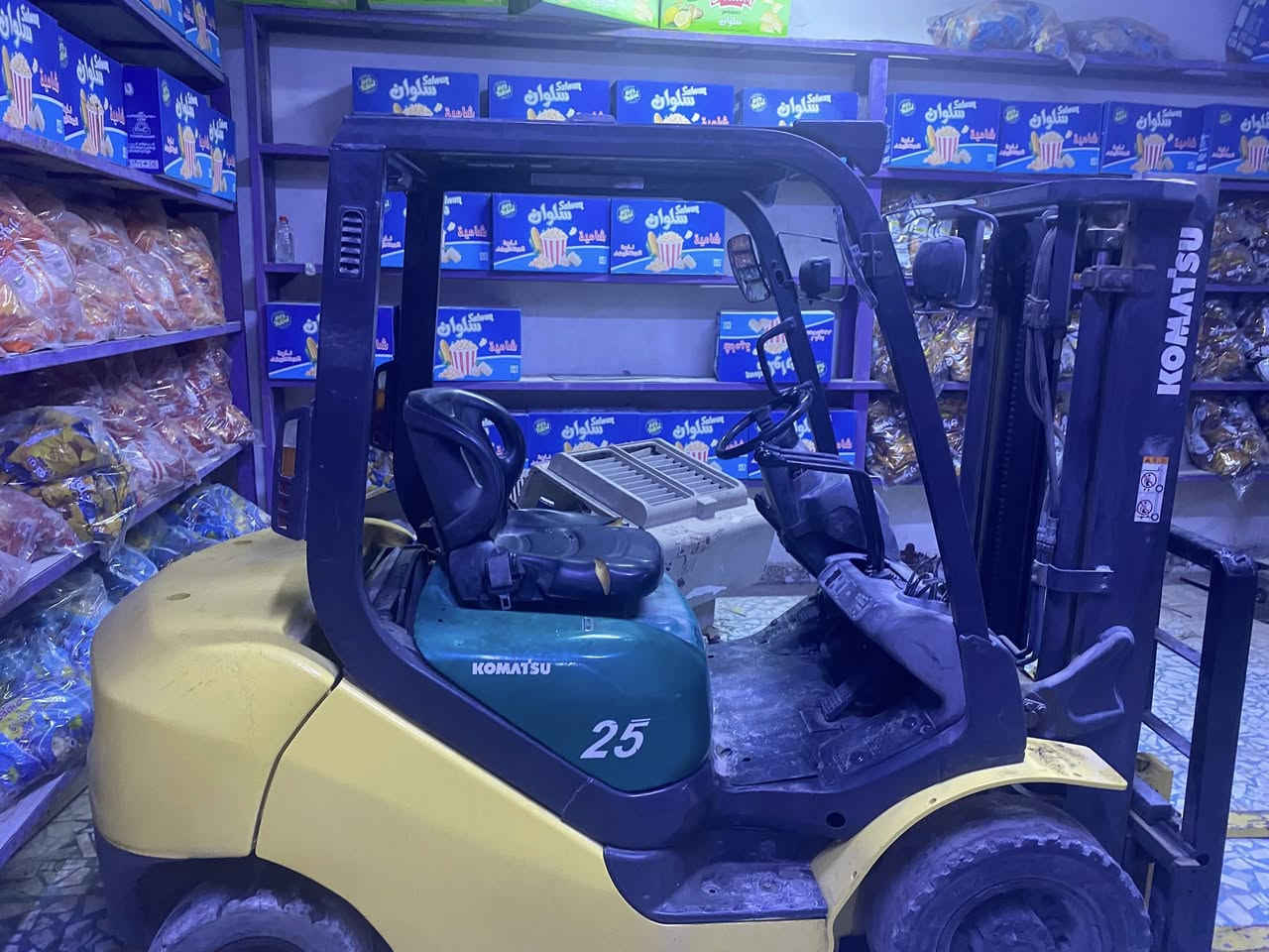 السلام عليكم لبيع رافعه شوكيه 2008 بانزين 3 ركات طنين ونص السعر 65 وبيه مجال ***********
