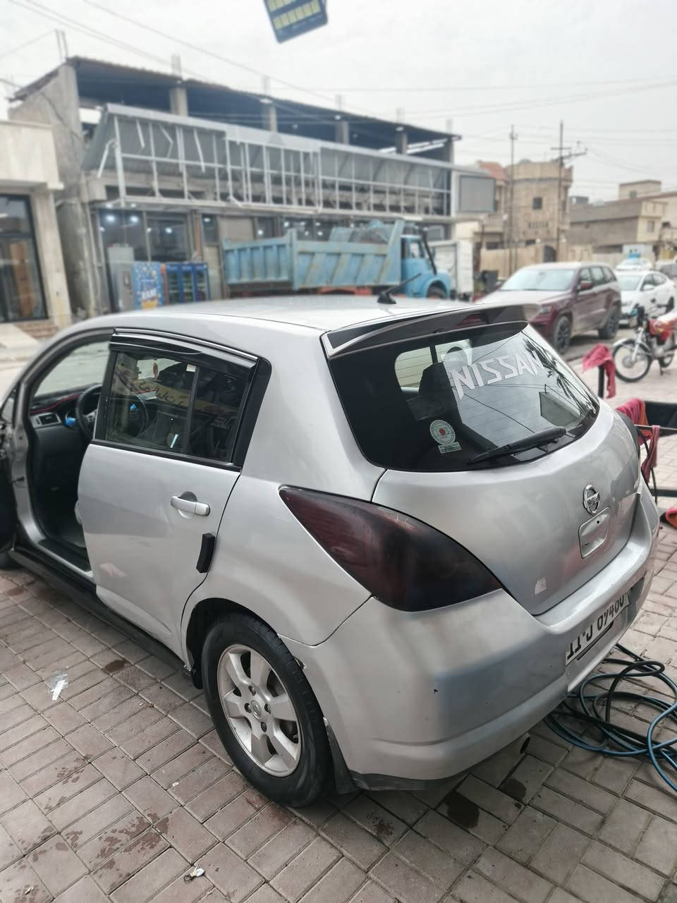 سلام عليكم نيسان فيرسا  محرك ٢٠٠٠لبيع فوول واحد على واحد سياره مال بيت جديده طك بسمي تبريد ثلج سياره بصمه اشاير بل مري السياره حزام رش وبيها قطعتين سياره تخبل بس البگ لايت الي ورئ مكسور ممبين بل صوره محرك وگير خير من الله مكانها صلاح الدين تكريت 
***********
السعر 73 وبيها مجال حگ الجيه
