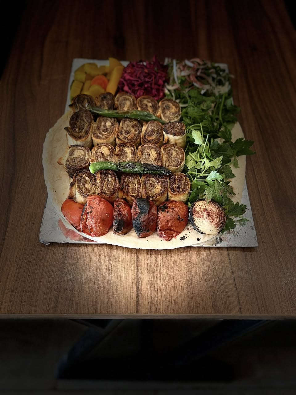 بقلاوه كباب لحم إذا راح تطلب تغير كل مزاجك 
مندي تريم حضرموت جرب وماراح تخسر 
كل هذا طبق يكفي 3 اشخاص 14 الف ويا لبن ومقبلات اهلا وسهلا بيكم اكيد طابق للعوائل طابق للشباب 
حياكم الله 
***********
***********
