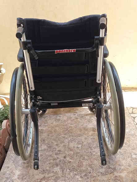 كرسي متحرك سويدي جديد غير مستخدم خفيف الوزن عرض المقعد ٣٩ سم، سعر ٣٥٠ الف، كركوك، 
*********** للاتصال
