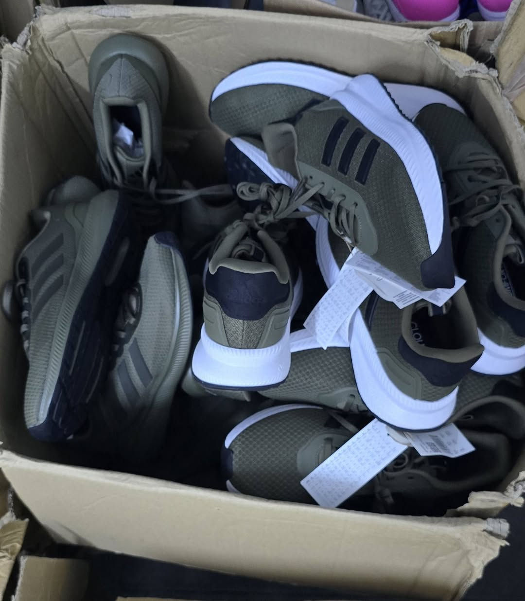 پێڵاوی ئۆرجينال ئەوروپی مارکەی adidas    
قياس 40 تاوەکو 45
***********

أحذية أديداس أصلي وكالة أوروبي
الماركة: adidas
المقاسات: من 40 إلى 45
***********
