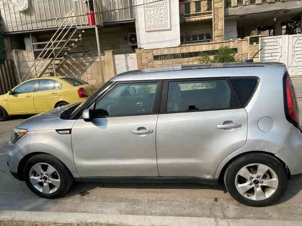 السلام عليكم . كيا صول 2018 بغداد باسمي السياره حلوه وجديده وماشيه 60 ميل بيها كم طخه بسيطه وحادثها مثل ما وضح بالصور  
عارضها ب107 وبيها مجال بسيط 

***********
