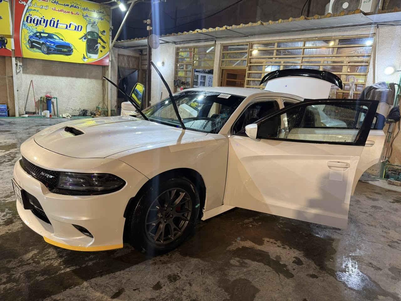 سلام عليكم  جارجر موديل 2015 كلين تايتل مكفوله كفاله عامه من فتح وبارد وصبغ فقط حدثته عل ايدي  كير ومكينه مكفولات رقم بغداد نكليزي تحويل شوكت متريد ماشيه 93 مواصفات شاشه جبيره كشنات حضن كهرباء كامره حساسات منضومت زنون شادله وتخم تاير سياره جاهزه للخير مبيه اي نقص غرفه جديده بلعافيه عل ياخذه سعر ١٨٧ وبيه مجال *********** مكاني كربلاء
