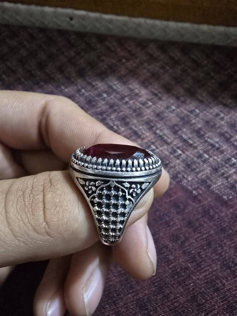 السلام عليكم 
محبس ياقوت للبيع محفور  يااباعبد الله 
مكاني بغداد 
السعر ٨٠


**إذا كنت صاحب هذا الإعلان وتريد حذفه لأي سبب، رجاءا أرسل رسالة إلى الدعم الفني**