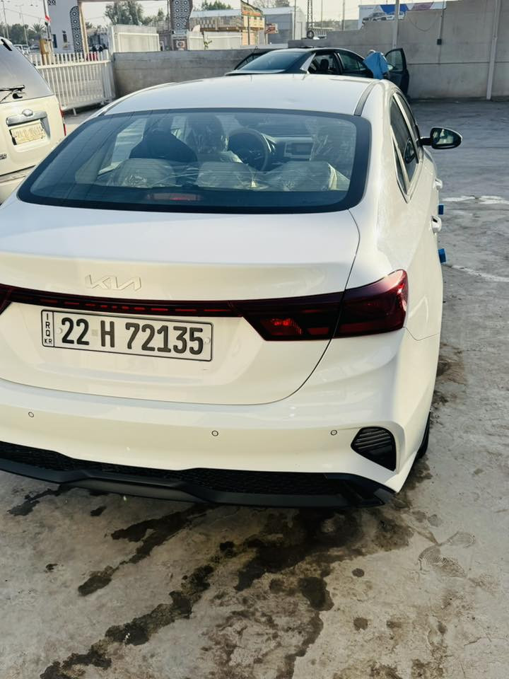 سلام عليكم
سيراتو ٢٢ 
رقم أربيل. جديد  دولي
ماشيه ٨٠ الف
محرك ١٦٠٠  
داخل لونين 
تبريد قطعتين 
١٥٥ وبيها مجال.  قليل 
سياره كلش حلوه وجديده 
***********
