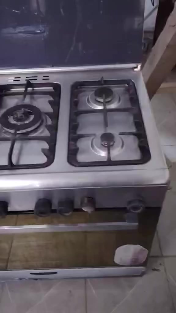 سلام عليكم طباخ مصري  ناره تخبل ونضيف كلشي شغال  السعر ع رقم الهاتف***********
