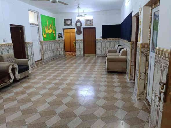 بيت 600 متر يتكون من اربع غرف نوم وصاله 9في4 وحديقه وكراج وستقبال معزول عن البيت البناء حجر تجعيب وسيراميك للبيت كله ارضيه وجدران العنوان خلف معمل الغاز الجنوبي منطقة المراشده موبايل ***********
 السعر 110 مليون وقابل لتفاوض
