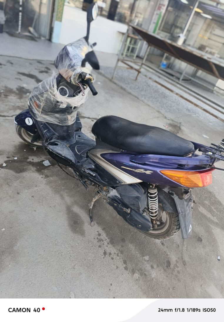 السلام عليكم للبيع دراجة سكنس فحل نوزل كوري سلف وهندر شغالة اشاير لايتات كلها شغالة الدراجة ابلادي فقط الدشبول طافي والدراجة مخنثة رايدها ب625 ألف مكاني شقق بسماية ***********
