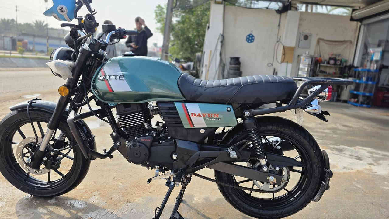 دايون لايتي موديل ٢٥ صارلها ٢٠ يوم من طالعه معرض مرقمه لوحات وسنويه ماشيه الفين  زيرو الدراجه رقم مميز هم  مكاني كربلاء سعرها ٢٩٠٠ وبيها مجال قليل ***********
