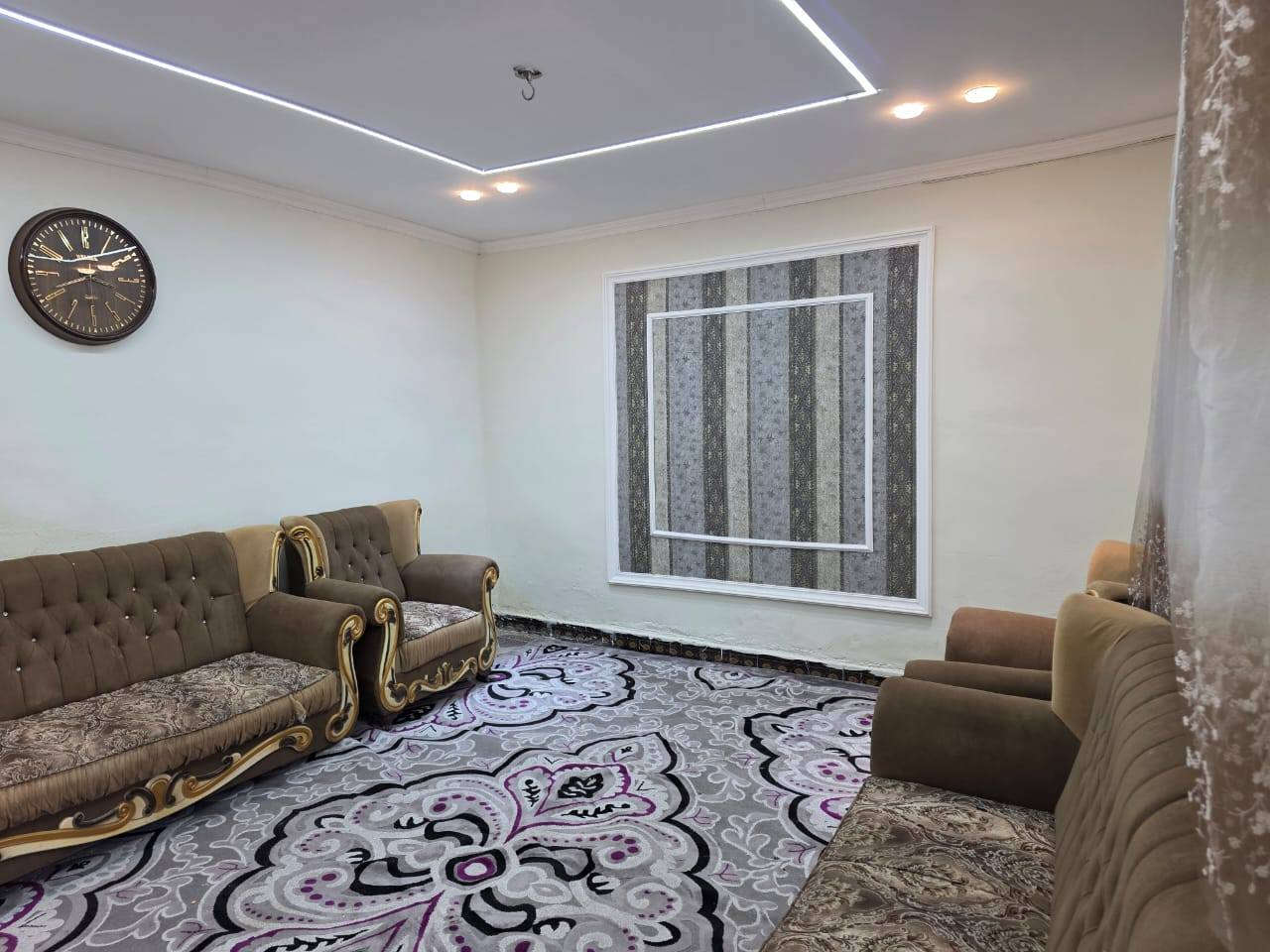 السلام عليكم دار للبيع كوتحي الحكيم نزلت علاء قريب بناء بلوك قريب عالشارع مساحه 180 متر يتكون من غرفتين نوم مطبخ واستقبال وهول زائد كراج السعر المطلوب 44 وبيها مجال للشراي الاستفسار مراجعه مكتب دلاليه حسن البيضاني ***********
