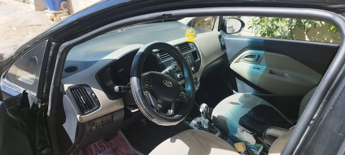 كيا ريو خليجي 2013
محرك 1600 
كير اوتو ماتيك
تحكم ستيرن
اشاير بالمري
بيها ضربة بالجنطة والجاملغات الخلفية فقط 
نقصها فقط تبريد 
كهربائيات كلة جديد
سيارة جاهزة 
السعر 68 تحويل فقط 
رقمها ذي قار 
***********
اخويه عجبك السعر اتصل ما عجبك اعبر المنشور واني الممنون 
كير محرك مكفولات 
بس اني ابيع برميل و4 تايرات شوف عجبتك اخذها ما عجبتك الاتگلي بالعيوب
