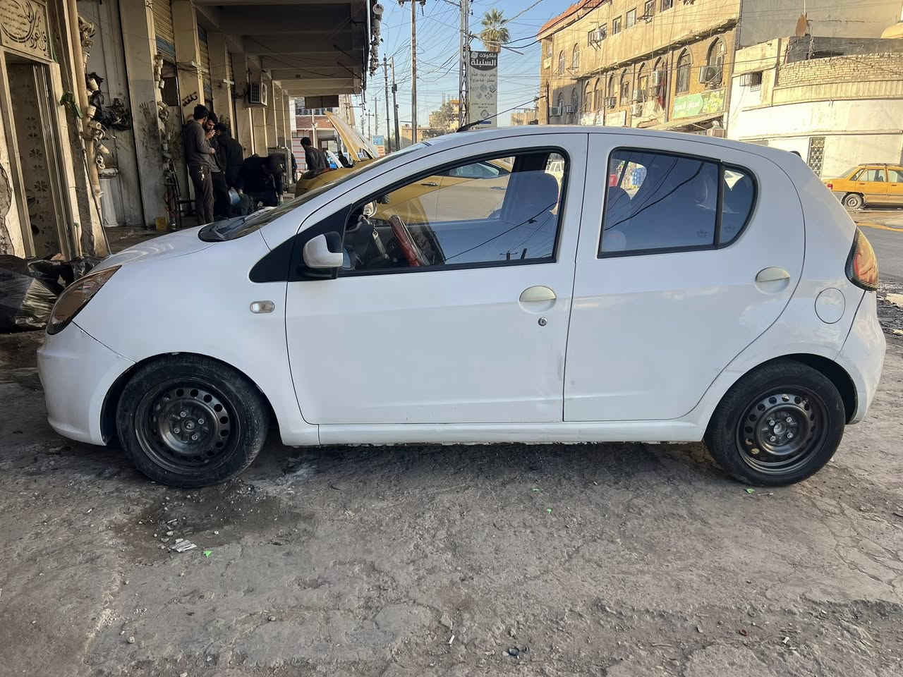 سلام عليكم
للبيع جيلي باندا 

موديل 2013

ماشية 65 الف كيلو حقيقي

رقم انكليزي سنوية جديدة ل 2029
بأسم والدتي تعلمت بيها سياقة 

كفالة من الصبغ والبارد بس ربع جاملغ جهة سايق رشيتة للجمالية بسبب شخوط وموجودة صورتة قبل ماصبغة

محرك كير بلاديات خير من الله
السيارة ما بيها اي نقص 

كهربائيات ما بيها اي نقص 

حدادية جداً نظيفة 

شاشة اندرويد وكامرة خلفية

منظومة تبريد جديدة تبريد ثلج ❄️ 

تخم تاير والويالة جديدات

باتري جديد 

 بلكات فيت بم جدد

السيارة نظيفة وحلوة مال بيت ما بيها اي نقص

سعرها 55$ وبيها مجال بسيط

مكان بغداد السيدية

الرقم : ***********
