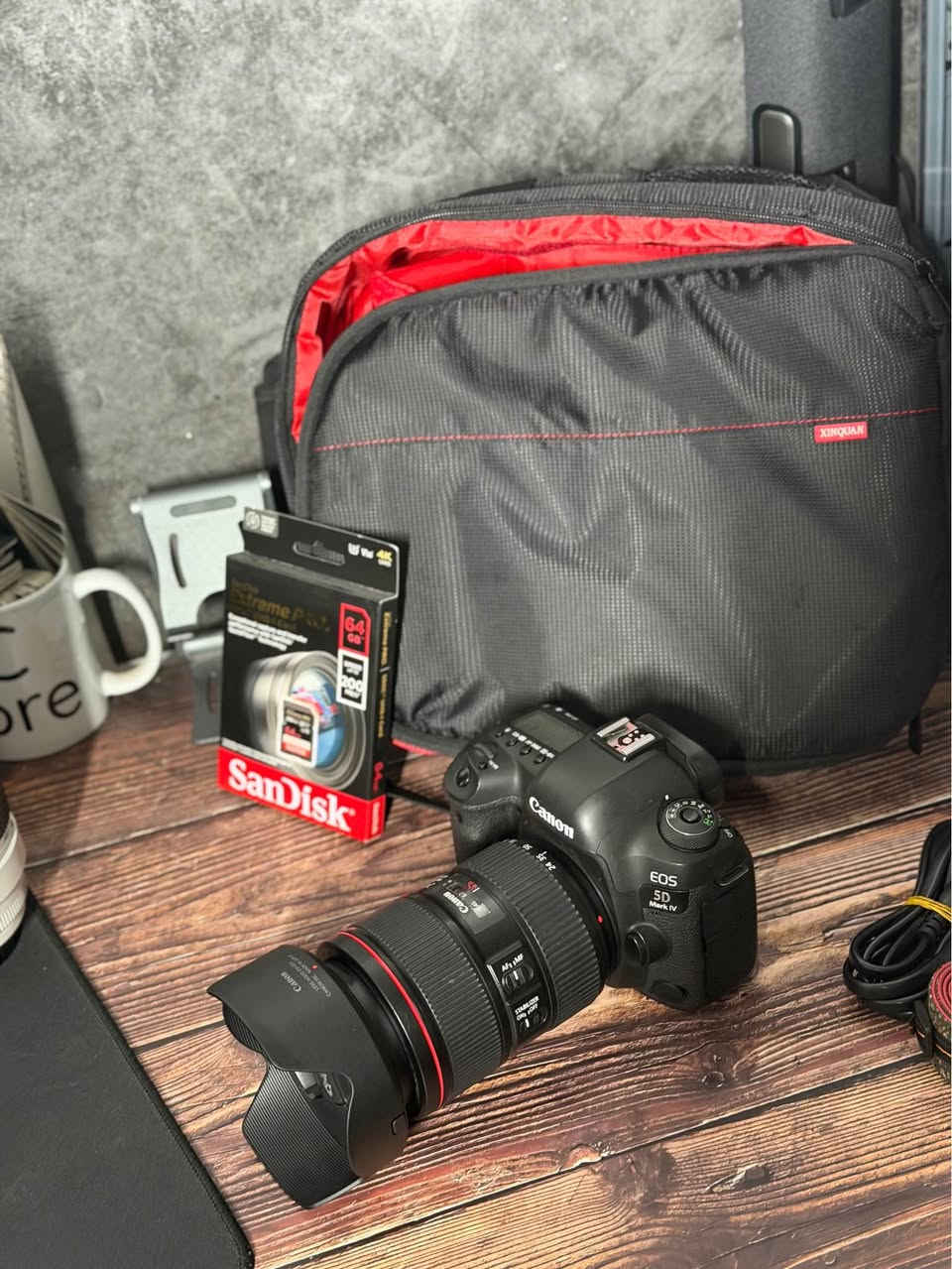 ⁨ ⁨ ⁨ ⁨ ⁨ 📸 Canon EOS 5D Mark IV + 24–105mm f/4L IS II USM

كامرة فول فريم احترافية من كانون، مناسبة للتصوير الفوتوغرافي والفيديو بجودة عالية جدًا 👌
خيار مثالي للأعراس، البورتريه، الطبيعة، والتصوير التجاري.

🔹 الحالة: مستعمل نضيف
🔹 النظافة: 95٪؜
🔹 عدد الشترات: 68 kشتر
🔹 العدسة: Canon 24–105mm f/4L IS II (الإصدار الثاني – بلادي)

⚙️ المواصفات:

• مستشعر فول فريم 30.4 ميگابكسل
• تصوير فيديو 4K
• نظام تركيز Dual Pixel AF
• ISO عالي بأداء ممتاز بالإضاءة الضعيفة
• شاشة لمس
• واي فاي + GPS
• هيكل مغنيسيوم مقاوم للعوامل الجوية

📦 الملحقات:
• جنطة كتف
• شاحنة
• حزام (تصميم نقش – بلادي)
• بطارية بلادي
• رام 64GB (4K) هدية 🎁

💰 السعر: 1,685,000 دينار عراقي

📩 للاستفسار أو الحجز: مراسلة الصفحة
🚚 توصيل مجاني لجميع محافظات العراق⁩⁩⁩⁩⁩ كركوك, العراق


**إذا كنت صاحب هذا الإعلان وتريد حذفه لأي سبب، رجاءا أرسل رسالة إلى الدعم الفني**