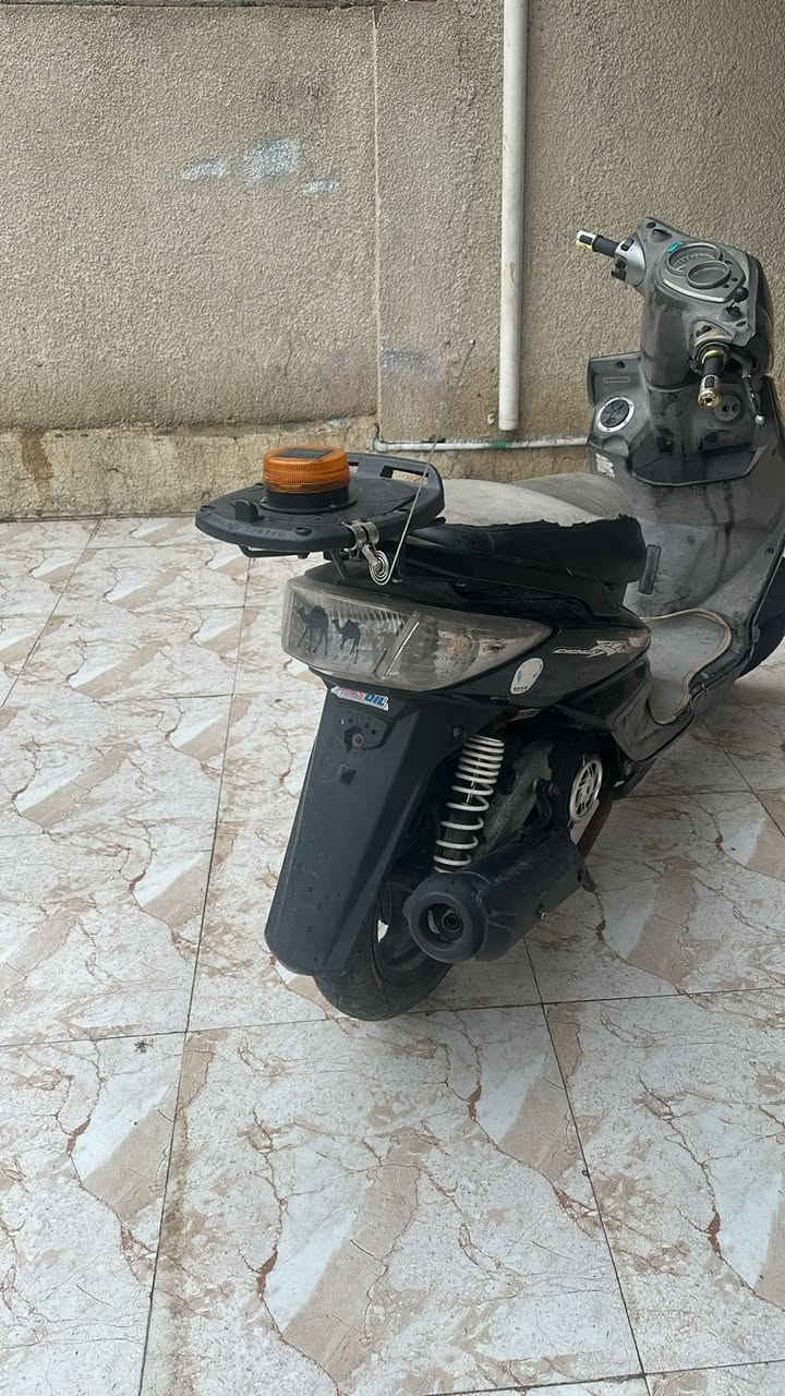 سلام عليكم دراجه سكنس فحل كابريتر
مكفوله من كلشي مكينه مكفوله 
دراجه حلوه كلش ٧٠٠ وبيه مجال قليل 
مكان بغداد حسينيه جريخي 
***********
