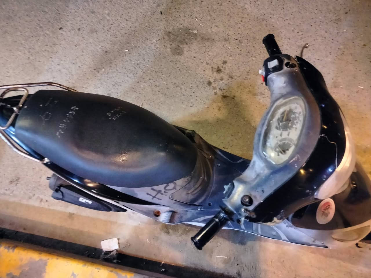 دراجه ياماها ماكس قجمه كفرات ختم واحد بلاد دراجة نظيفه استخدام شخصي قليل مكينة مجفته تجفيت اصلي درجة اولى شرط الفحص وشرط الشلعه والمعدل السعر 600 الف بيع فقط بدون مراوس مكاني البصرة الزبير شراي يتصل وبالخدمه ***********
