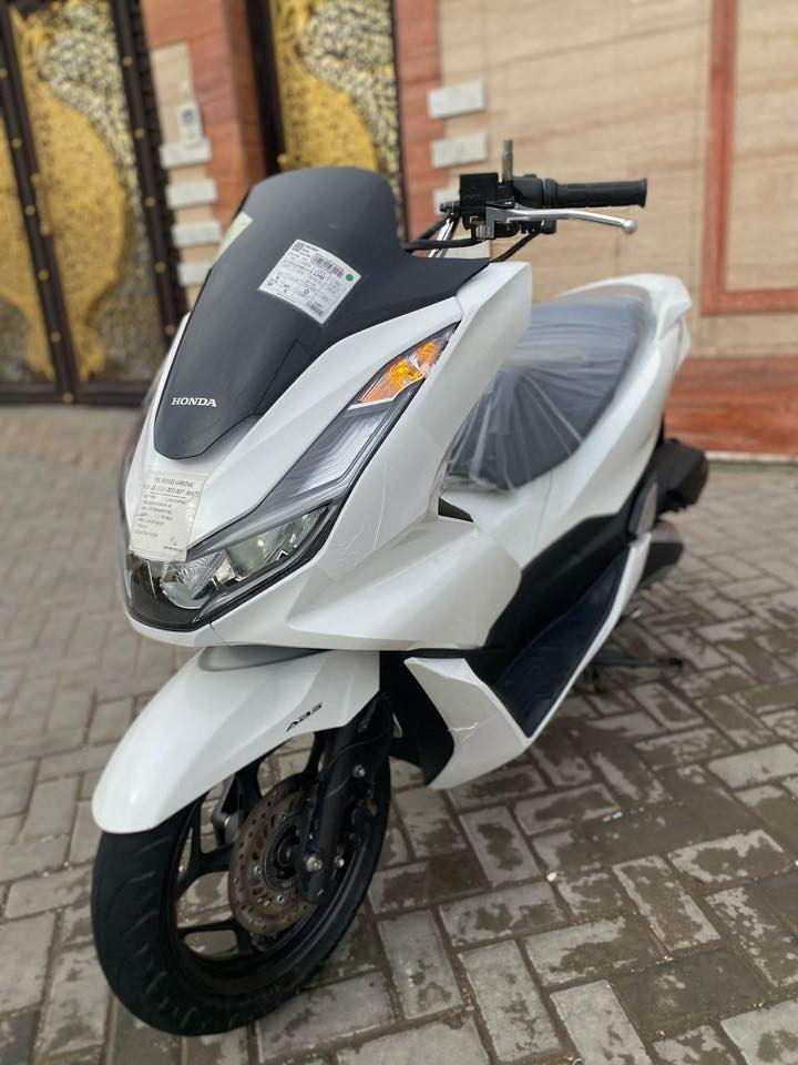 السلام عليكم بي سي أكس ( PCX ) جيل الرابع مديل 2022 ماشيه 10 الأف الدراجه بحالة الوكاله مواصفات الدراجه ( بصمه ) ( تدفئة يدات ) ( نضام ABS ) ( حساس أزدحام ) ( أستاند كهربائي ) السعر 6 أوراق 💵 قفل 🔒 العنوان بغداد للاستفسار ***********
