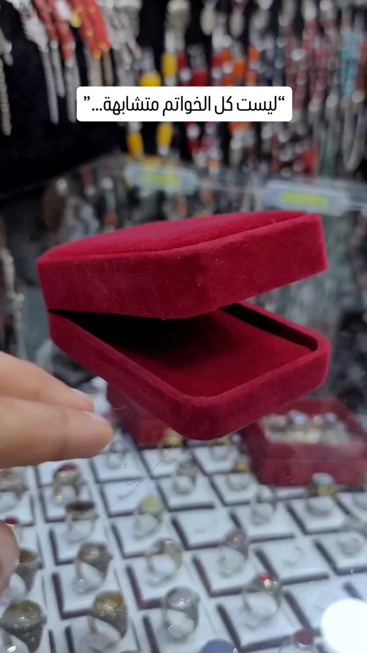 ليست كل الخواتم متشابهة…
بعضها يُصنع ليُلفت النظر فقط.
وبعضها يُفرض حضوره.
فضة فاخرة
وحجر طبيعي لا يتكرر.
أي رأيكم بالتفاصيل؟

راسلنا للطلب :
M:00967 780008053 

#خواتم_فضة
#عقيق_يماني
#فضة
#خاتم
#الحسين_للفضيات


**إذا كنت صاحب هذا الإعلان وتريد حذفه لأي سبب، رجاءا أرسل رسالة إلى الدعم الفني**