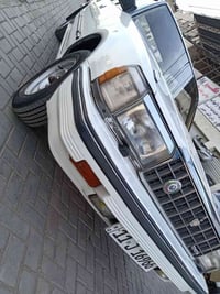 ورحمه الله وبركاته اخوان سوبر للبيع موديل 1984 السياره كلها عالشركه كي...
