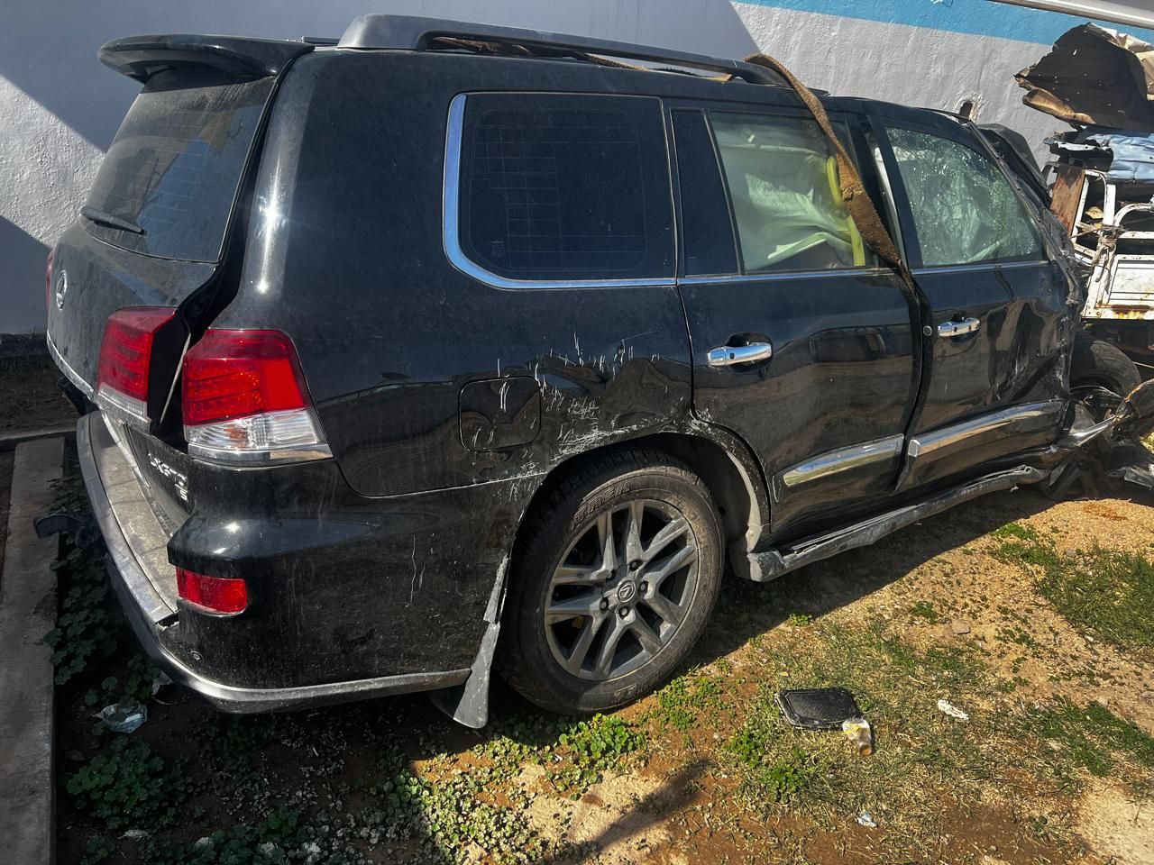 سلام عليكم لكزز موديل ١٤ لبيع رقم اربيل ***********
