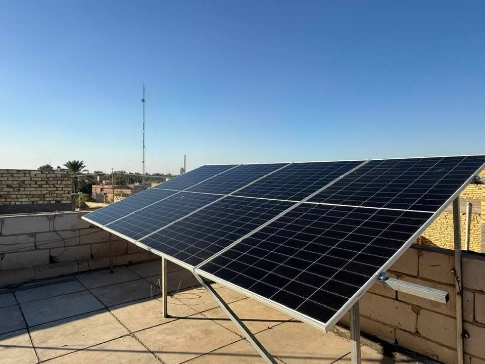 على بركة الله تم تنصيب منضومة شمسية بقدرة 8 امبير نهاري و8 امبير ليلي
للاخ رزاق حسن الشمري  في واسط /ناحية الحفرية 
التجهيز 24ساعة بالتناوب مع الكهرباء الوطنية

__مكونات المنضومة
-الواح لونجي 615 واط ضمان 12سنة
-بطارية Srne 7kw  ضمان 5سنوات
-انفيرتر srne 3.6kw ضمان سنتين 
-هيكل مغلون 

كادر هندسي متخصص في حلول الطاقة المتجددة
للاستفسار *********** موقعنا في واسط قضاء العزيزية
