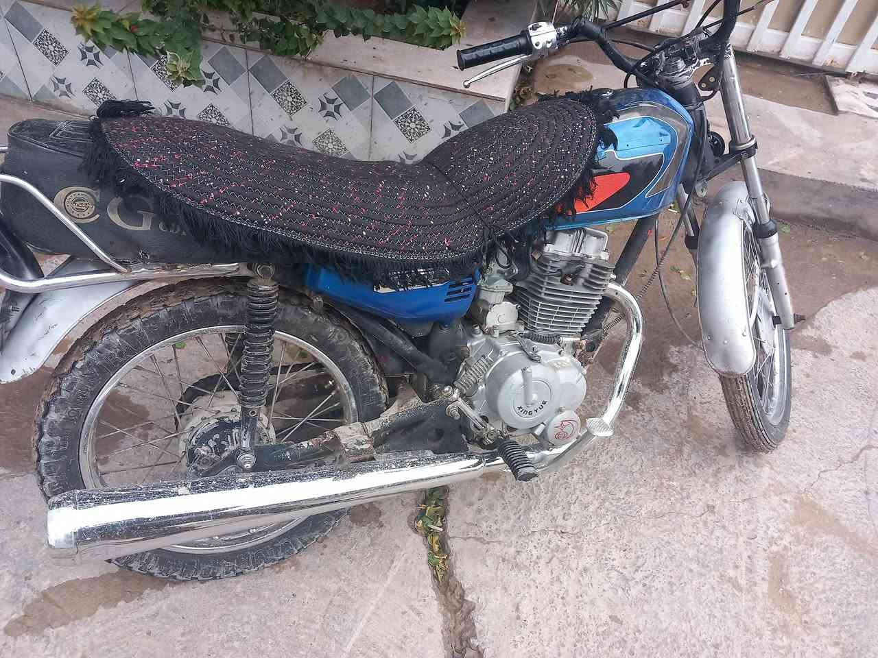 دراجه للبيع سعر ٣٠٠ بي مجال ***********
