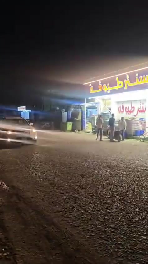 السلام عليكم ورحمة
بيت للبيع  او مراوس او نص البيت ينباع او كامل في حي المعلمين الجديد شارع تجاري 250 متر
بنا البيت 2006 بس نضيف جدا طابقين صالح لسكن وعالي عن شارع يصلح تجاري وسكن ***********
ملاحظة هذا السبوع البيت ايفرع ان شاء الله
