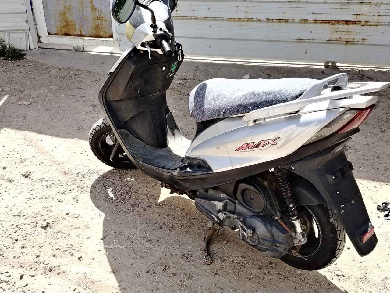 دراجه max140  الددراجه حلوه محركها ناعم مجفت تجفيت مضبوط السعر 400وبيها مجال بسيط جداً وكهربائياتها شغاله الدراجه كامله للتواصل على الرقم *********** وموجود على الواتساب العنوان بغداد قرب جزيره بغداد السياحيه
