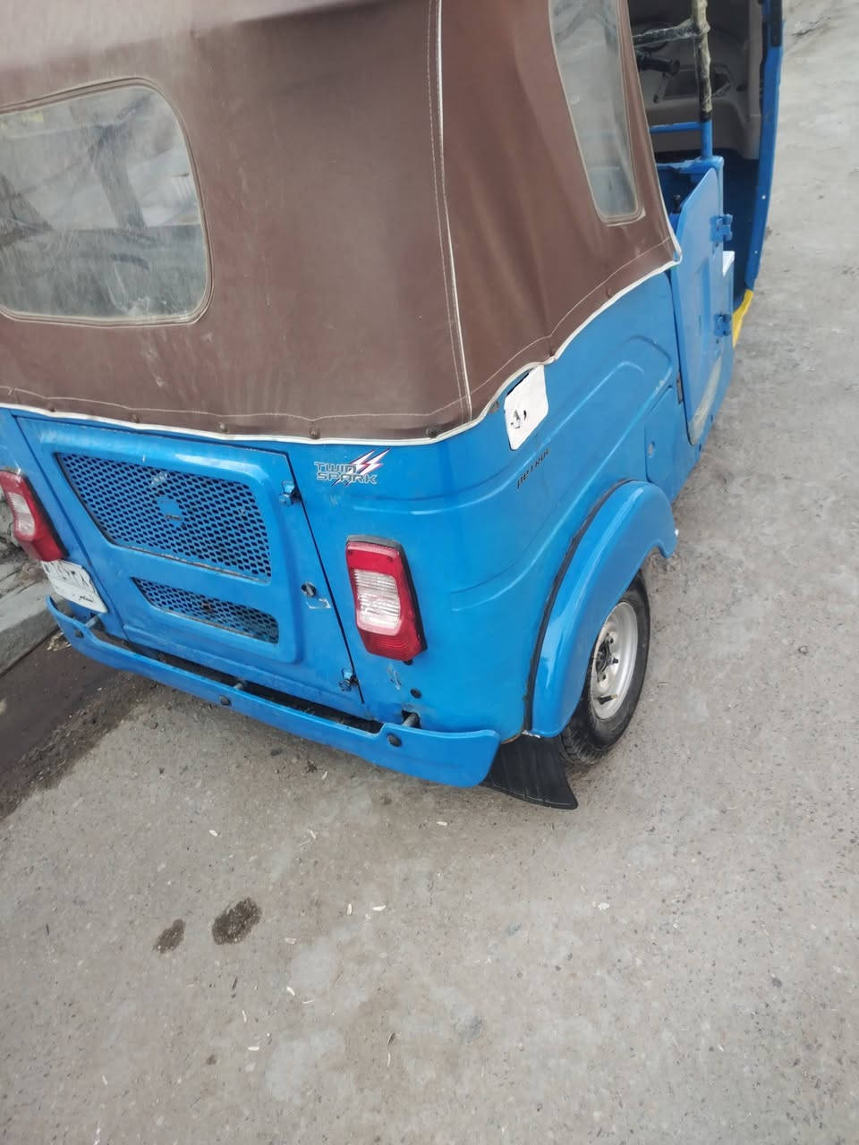 السلام عليكم تكتك مديل 22شهر8تكتك بيه ضربه الغد الغد راجع وبيه صبغ وراه ضربات زغار راجعت بارد مجفته تجفيت شركه سعر 7ونص وبيه مجال رقم وسنويه بصره حيانيه *********** متوجد
