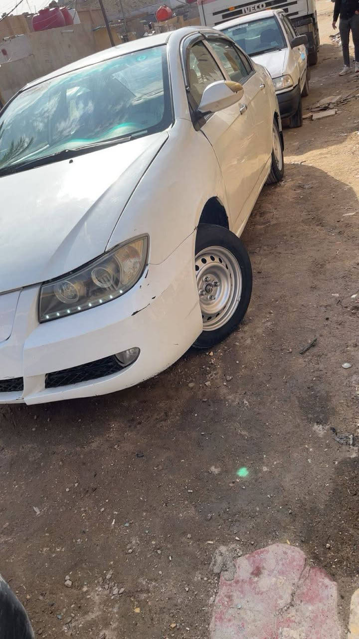 ليفان للبيع السعر 40وبيه مجال قليل مصبوغه جماليه كير اوتوماتيك مكان كربلاء رقمي ***********مديل 2012السياره جاهزه بيه ضربه بلجه اليمنه جوه الجاملغ يرادله صبغ
