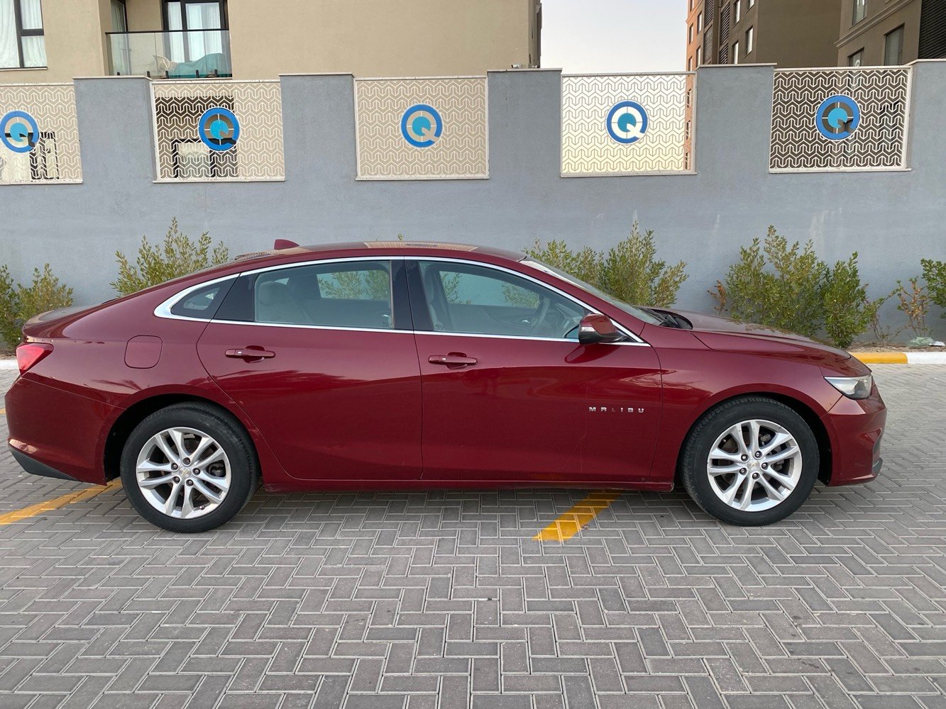 ماليبو LT  2018  خليجي مكفول
محرك 2500 (4 سلندر) تنفس طبيعي
كير ATF المرغوب 8 نمر 
6 بصمات (تشغيل/ باب / جنطة)
سايد بريك بصمة
تحكمات ستيرن
نظام ABS
مانع انزلاق
شاشة اعطال
تبريد قطعتين امامي خلفي 
حساسات خلفية 
كار بلي
منفذ USP
السيارة مكفولة (كير / محرك / شاصي / لغد / حالوب / صبغ / راديترات)
ماشية 128 الف ميل
السيارة بيها بارد بالباب مال السايق موضح بالصور ورصعات خفيفة 
السعر : 116 وبيها مجال 
مكان السيارة بغداد حي العامل
للأستفسار ***********