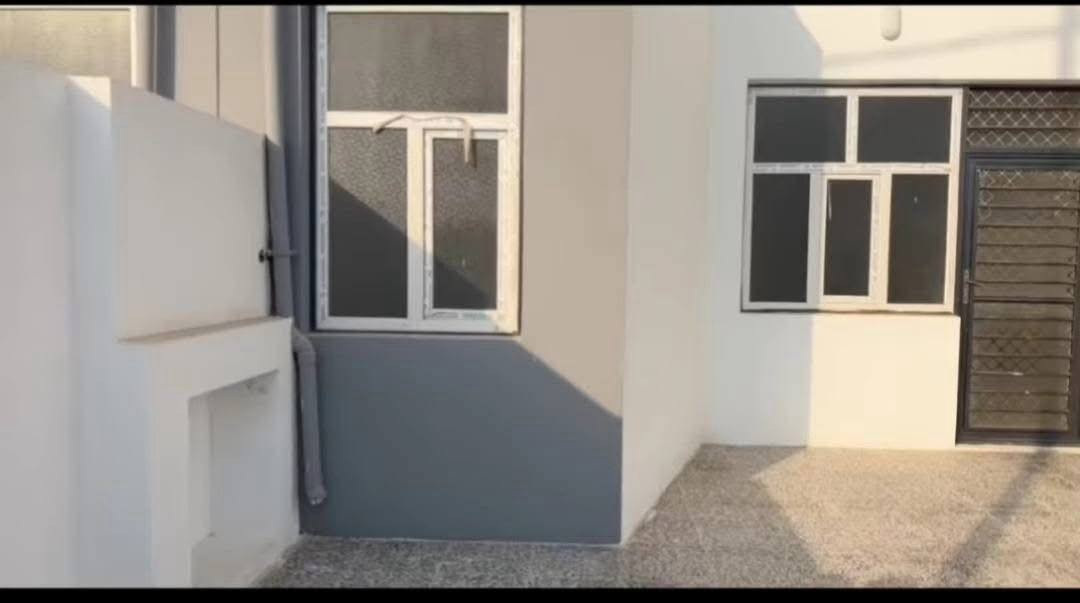 بيت للبيع في مجمع المختار على وضع الشركة جديد وفارغ
واصل 150 مليون يباع بتطلوعه
 مساحته 200 متر بلوك 26 المنطقه مالته بالمنتصف  البيت بي غرفتين نوم وحده فوق سويت وغرفه جوه ومكشوفات اثنين وحمام وحديقه وكراج سياره
للأستفسار *********** 📞
او مراسله صفحه مكتب ابو مشتاق للعقار 
عنوان مكتبنا
"الكوفة حي المتنبي الشارع الفاصل بين حي المتنبي وحي الجامعه مجاور مكتبه هشام " 
نستقبل جميع عروضكم من البيوت والعرصات
