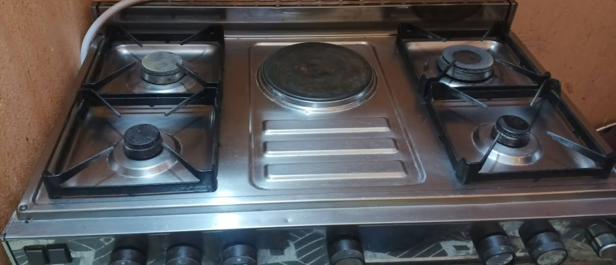 سلام عليكم طبخ للبيع 4 عيون ولوصطه اكترونيه طباخ نضيف السعر 225 مكاني ديالئ بعقوبه العزات ***********
